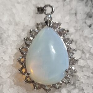 Opal stone crystal pendant